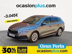 Gris / plata Usado 2022 Skoda Octavia Ambition Familiar | 20.150 € (Precio justo)