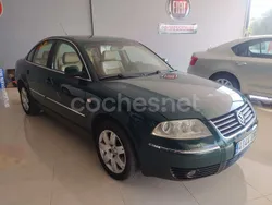 Verde Usado 2002 VW Passat Highline Berlina | 4200 € (Precio justo)