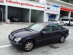 Azul Usado 2001 Mercedes C220 Elegance Berlina | 2300 € (Precio justo)