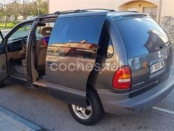 Marrón Usado 2000 Chrysler Voyager Monovolumen | 2500 €