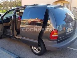 Marrón Usado 2000 Chrysler Voyager Monovolumen | 3000 €