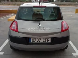 Gris / plata Usado 2003 Renault Mégane II Dynamique Berlina | 3300 € (Precio justo)