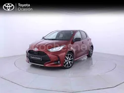 Rojo Usado 2021 Toyota Yaris Hybrid Plus Berlina | 20.900 € (Precio justo)
