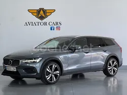 Gris / plata Usado 2020 Volvo V60 CC Familiar | 24.999 € (Precio justo)