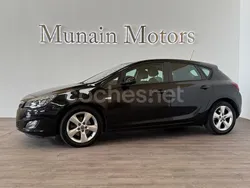 Negro Usado 2010 Opel Astra Cosmo Berlina | 5990 € (Caro)