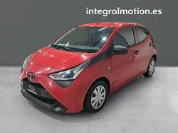 Rojo Usado 2022 Toyota Aygo X-play Utilitario | 13.500 € (Un poco caro)