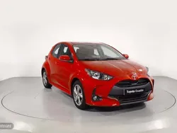 Rojo Usado 2024 Toyota Yaris Hybrid Active Berlina | 22.000 € (Precio justo)