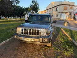 Gris / plata Usado 2009 Jeep Commander Sport SUV | 9800 €