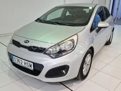 Gris / plata Usado 2013 Kia Rio Berlina | 8990 € (Precio justo)