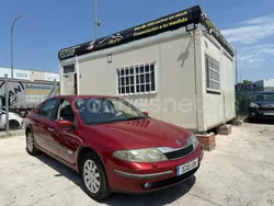 Rojo Usado 2003 Renault Laguna II Authentique Berlina | 1999 € (Precio justo)