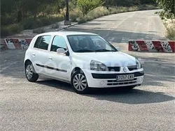 Blanco Usado 2004 Renault Clio II Privilege Berlina | 2400 € (Buen precio)