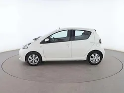 Blanco Usado 2013 Toyota Aygo City Utilitario | 7399 € (Precio justo)