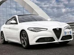 Azul Usado 2023 Alfa Romeo Giulia Competizione Berlina | 60.000 €