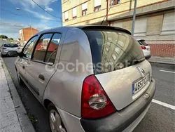 Gris / plata Usado 2003 Renault Clio II Privilege Berlina | 600 € (Buen precio)
