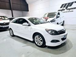 Blanco Usado 2010 Opel Astra GTC Sport Berlina | 3499 € (Precio justo)