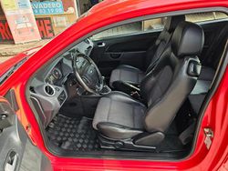Rojo Usado 2006 Ford Fiesta Sport Utilitario | 3990 € (Precio justo)