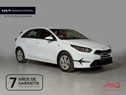 Blanco Usado 2024 Kia Ceed Berlina | 20.600 € (Precio justo)