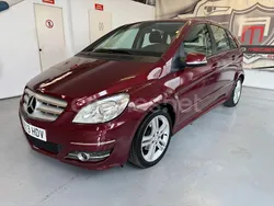 Granate Usado 2011 Mercedes B180 Monovolumen | 9490 € (Un poco caro)