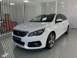 Blanco Usado 2021 Peugeot 308 Allure Utilitario | 10.990 €