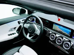 Gris Usado 2018 Mercedes A180 AMG Utilitario | 29.990 €