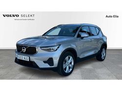 Plateado Usado 2023 Volvo XC40 Core SUV | 31.900 € (Un poco caro)