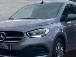 Gris claro Usado 2023 Mercedes 180 Berlina | 31.900 €