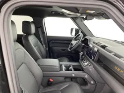 Santorini black Usado 2024 Land Rover Defender SE Dynamic SUV | 86.900 € (Precio justo)