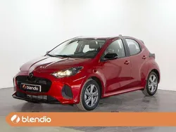 Rojo Usado 2024 Mazda 2 Exclusive-Line Berlina | 20.792 € (Precio justo)
