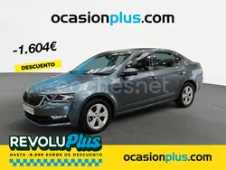 Gris / plata Usado 2019 Skoda Octavia Ambition Berlina | 17.650 € (Un poco caro)