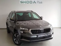 Gris Nuevo 2025 Skoda Karoq Selection SUV | 33.400 € (Un poco caro)