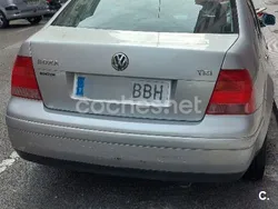Gris / plata Usado 2000 VW Bora Conceptline Berlina | 2950 €