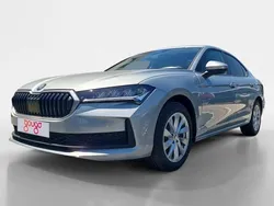 Gris Nuevo 2025 Skoda Superb Selection Berlina | 32.990 € (Precio justo)