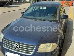 Azul Usado 2001 VW Passat Comfortline Berlina | 1800 € (Buen precio)