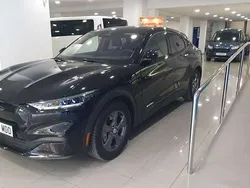 Negro Usado 2022 Ford Mustang Mach-E SUV | 46.900 € (Un poco caro)