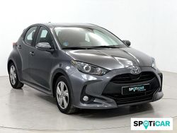 Gris Usado 2024 Toyota Yaris Hybrid Active Berlina | 20.500 € (Precio justo)