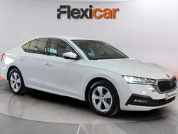Blanco Usado 2021 Skoda Octavia Ambition Berlina | 16.990 € (Buen precio)