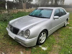 Gris / plata Usado 2000 Mercedes E320 Avantgarde Berlina | 4500 €