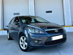 Gris / plata Usado 2009 Ford Focus Trend Berlina | 3000 € (Precio justo)