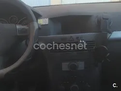 Beige Usado 2005 Opel Astra Enjoy Berlina | 2000 € (Buen precio)