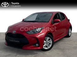 Rojo Usado 2022 Toyota Yaris Hybrid Active Berlina | 20.990 € (Un poco caro)