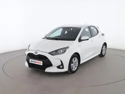 Blanco Usado 2021 Toyota Yaris Hybrid Active Utilitario | 18.799 € (Precio justo)
