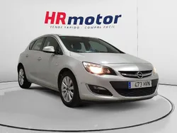 Gris Usado 2014 Opel Astra Selective | 9460 € (Precio justo)