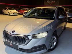 Gris / plata Usado 2021 Skoda Octavia Ambition Familiar | 11.990 €