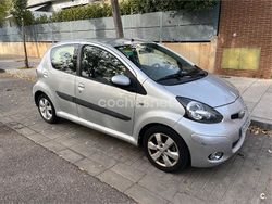 Gris / plata Usado 2011 Toyota Aygo Live Utilitario | 4600 € (Buen precio)