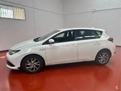 Blanco Usado 2018 Toyota Auris Hybrid Active Familiar | 12.750 € (Buen precio)