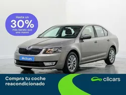 Naranja Usado 2015 Skoda Octavia Ambition Utilitario | 9990 € (Precio justo)