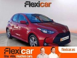 Rojo Usado 2024 Toyota Yaris Hybrid Active Utilitario | 17.990 € (Super precio)