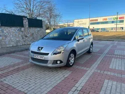 Gris Usado 2009 Peugeot 5008 Premium Monovolumen | 4900 € (Buen precio)
