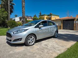 Gris / plata Usado 2016 Ford Fiesta Trend Utilitario | 7990 € (Precio justo)