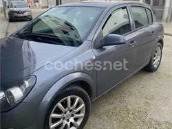 Gris / plata Usado 2005 Opel Astra Cosmo Berlina | 1700 € (Buen precio)